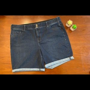 Nice Lane Bryant Bermuda Shorts Size: 24